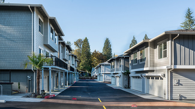 Building Photo - Villas at Oak Point