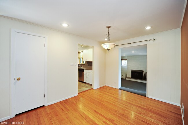 Building Photo - 1414 Pfingsten Rd
