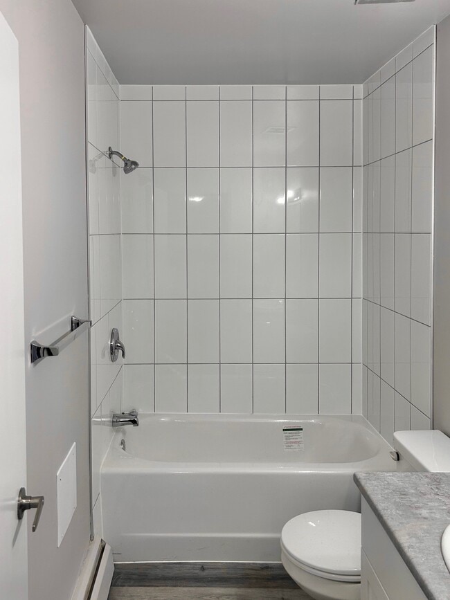 Building Photo - Leslie Ann Manor