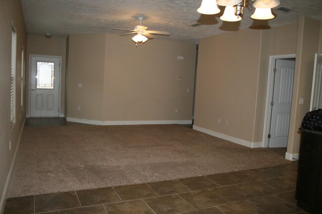 Foto del edificio - IMPRESSIVE HOME IN NEW SUBDIVISION NEAR HO...