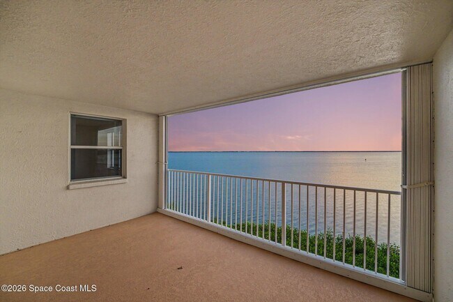 Building Photo - 7048 Sevilla Ct