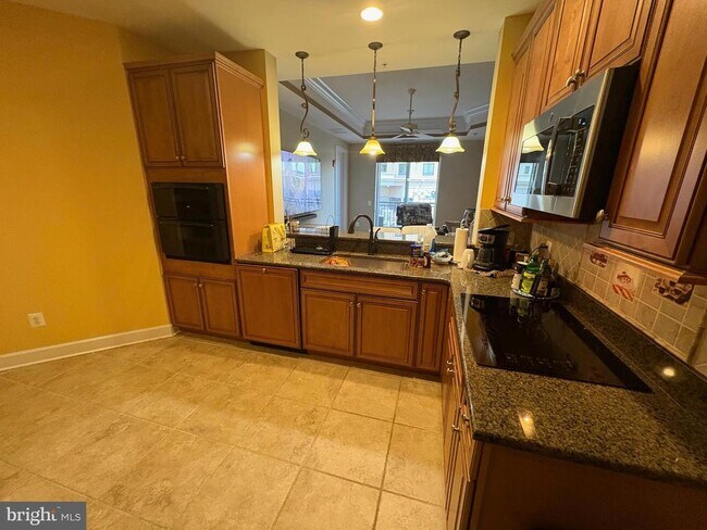 Foto del edificio - 1915 Towne Centre Blvd