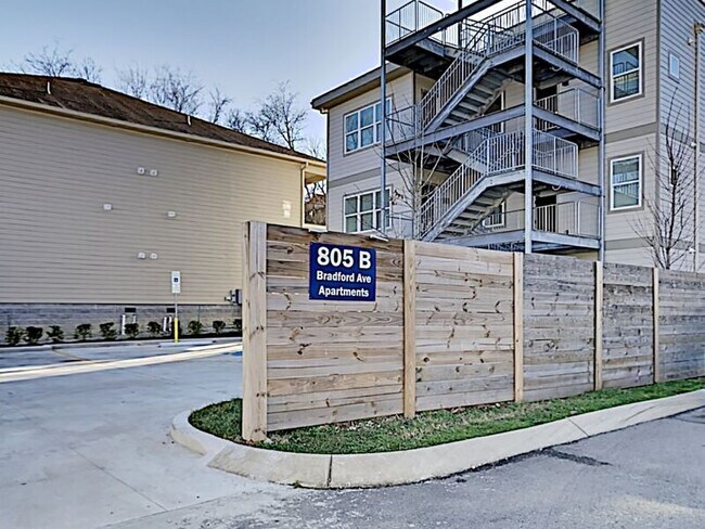 Foto del edificio - 805 Bradford Ave