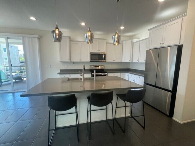 Building Photo - 1250 Abbey Ln
