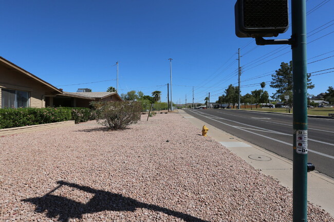 Building Photo - Beautifully Renovated 2-Bedroom Home in a ...