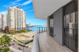 Building Photo - 1300 Brickell Bay Dr