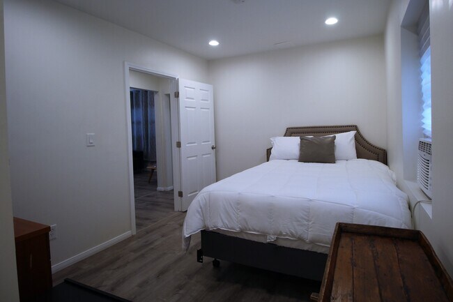 Foto del edificio - 2703 E 4th St