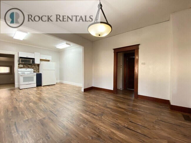 Foto del edificio - Updated 3 Bed 1 Bath with Large Back Yard