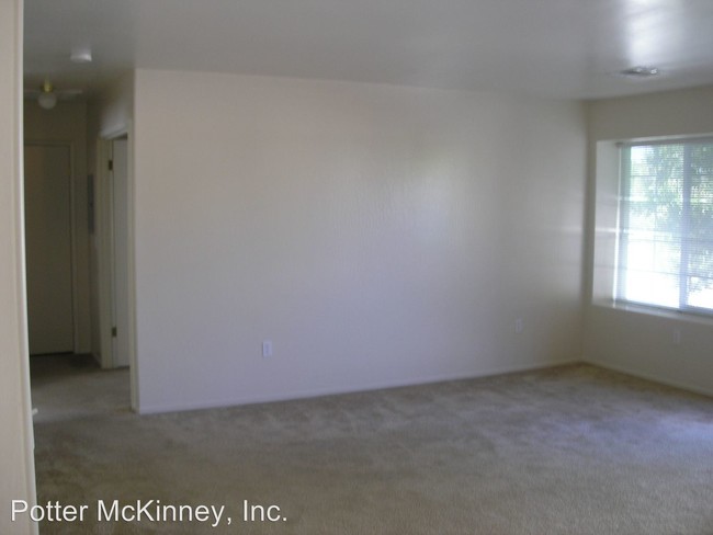 Building Photo - 8135 Whitewater Dr