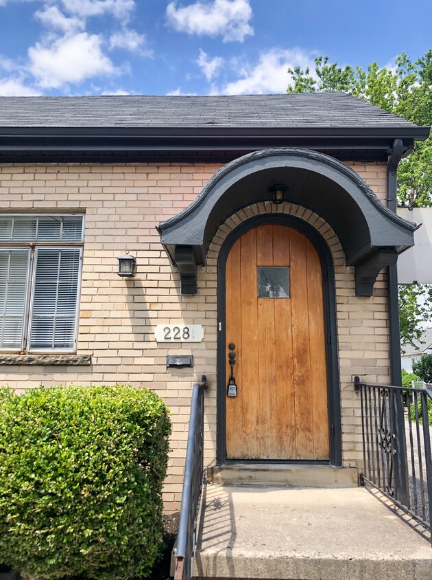 Primary Photo - 228 Thurman Ave