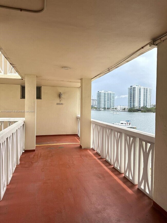Foto del edificio - 2920 Point E Dr
