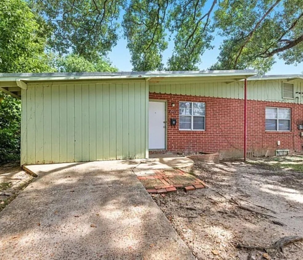 Building Photo - 243 Dalton Ct