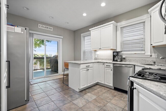 Foto del edificio - 89 Old Harbor St