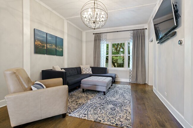 Foto del edificio - 3127 N Kenmore Ave