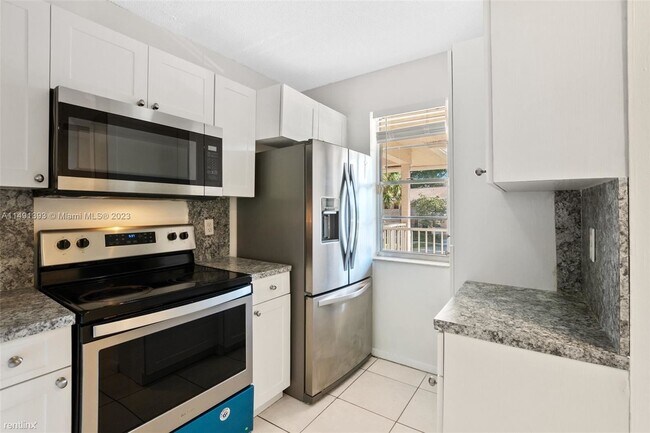 Foto del edificio - 3 br, 2 bath House - 8435 Royal Palm Blvd ...