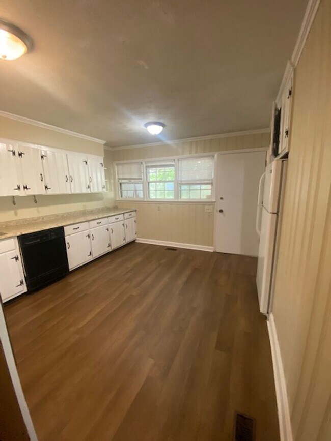 Foto del edificio - 3227 Cliffdale Rd