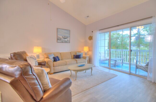Building Photo - 682 Riverwalk Dr