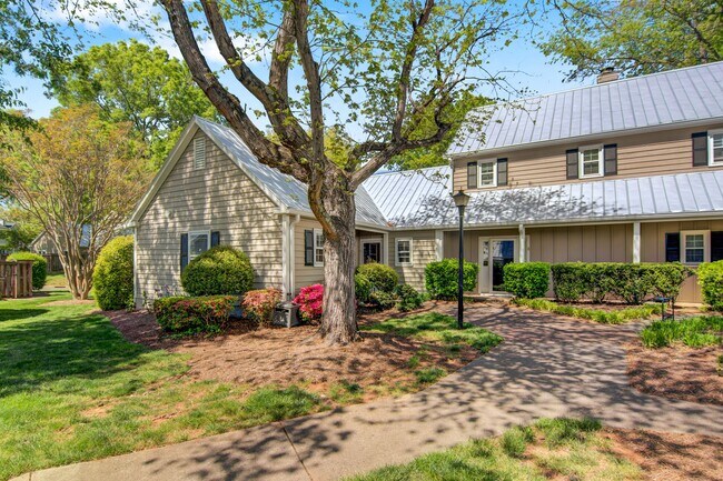 Foto del edificio - 3700 Selwyn Farms Ln