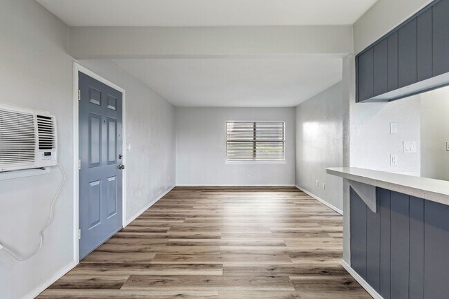 Foto del edificio - Renovated 1bed/1bath Apartment Home