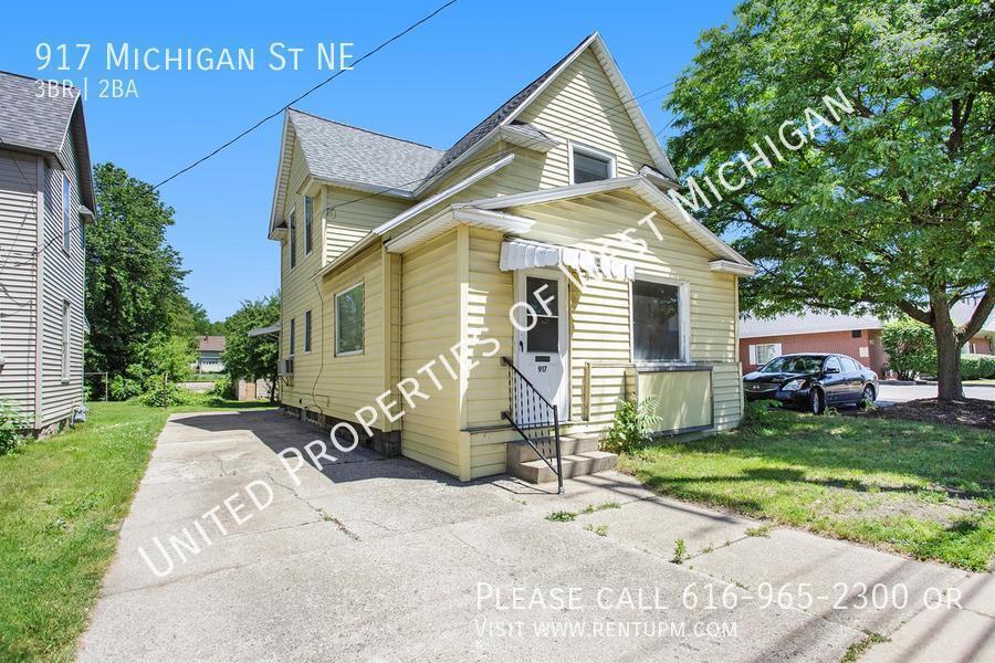 Foto principal - Available Now | Charming 3 Bedroom, 2 Bath...