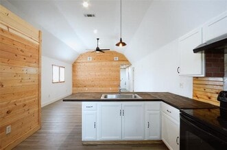 Building Photo - 452 S 1st St