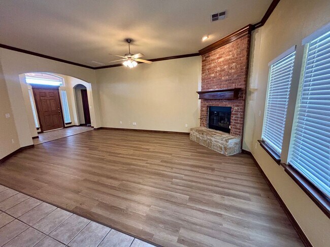 Building Photo - Charming 4 Bed 2 Bath in Yukon