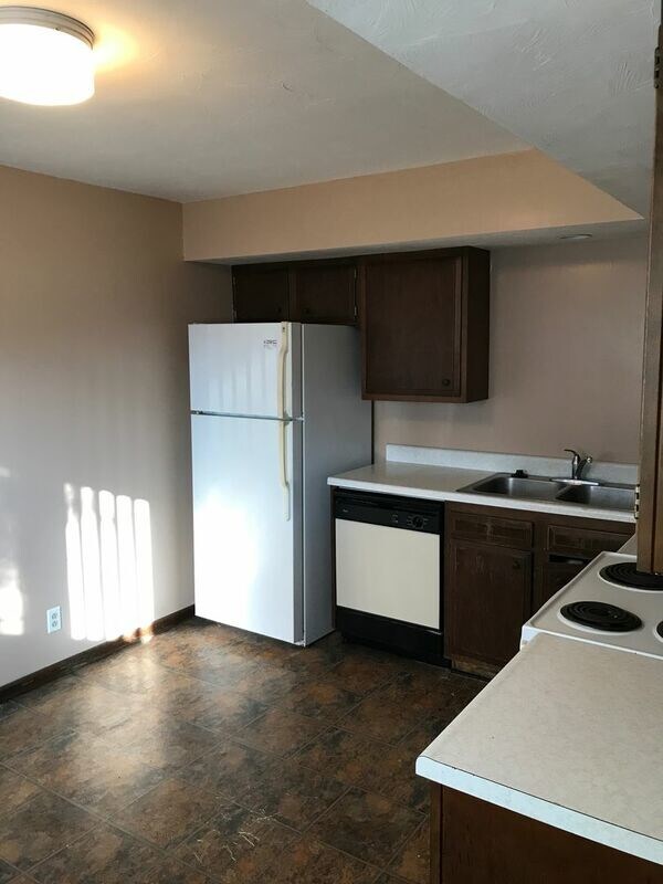 Building Photo - 440 Moffitt St