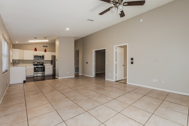 Building Photo - 2027 Helm Ln