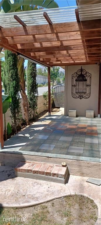 Building Photo - 4 br, 2 bath House - 402 E Cypress Ave