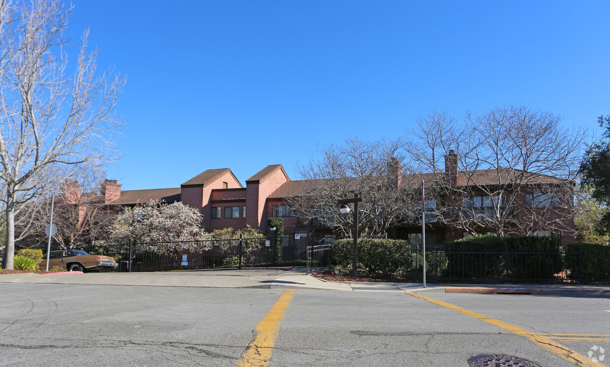 Building Photo - Deerfield Condominiums