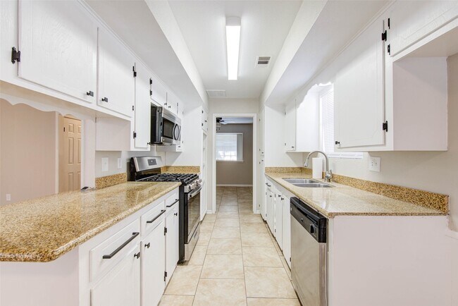Building Photo - 8914 Stonehearth Ln