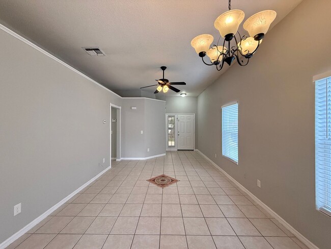 Building Photo - GREAT CUTE 3/2 HOUSE IN SOUTHEAST ORLANDO