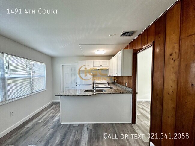 Building Photo - 1491 4th Ct