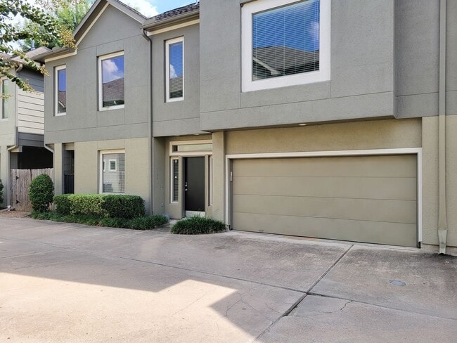 Building Photo - Elegant Gated Townhome Offering Unparallel...