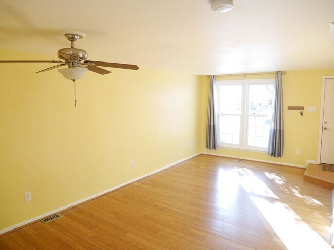 Foto del edificio - Jessup Townhome- Move-in Ready