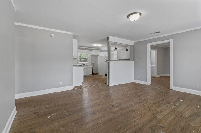 Building Photo - 308 W Lamm St