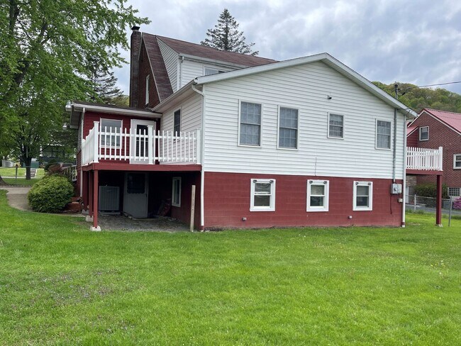 Foto del edificio - 4 BR/3.5 Bath Single Family Home in  Cumbe...