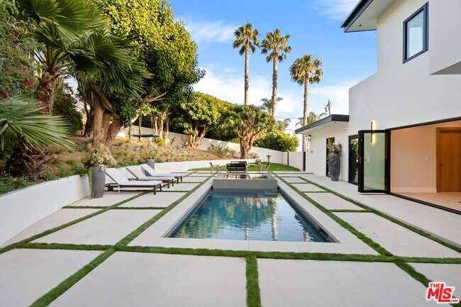 Building Photo - 27187 Sea Vista Dr