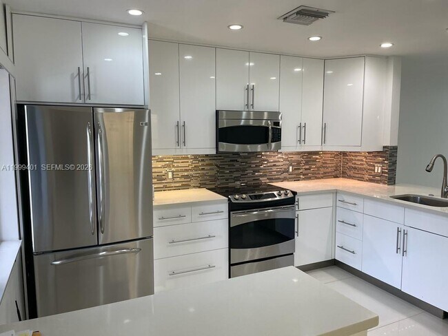Foto del edificio - 454 Lakeview Dr