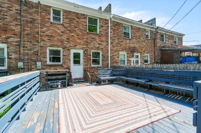 Building Photo - 196 Mt Hope Dr