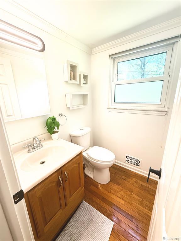 Building Photo - 1369 Flamingo St