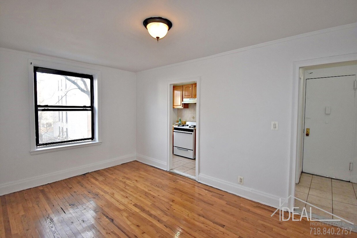 Primary Photo - 725 4th Avenue #J3R