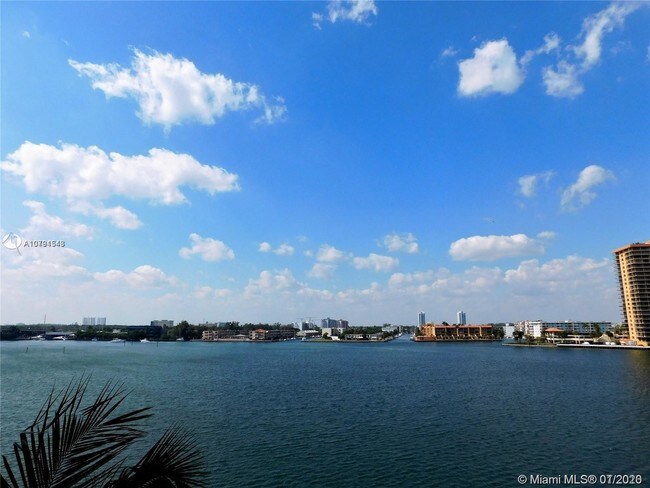 Foto del edificio - 1700 N Bay Rd