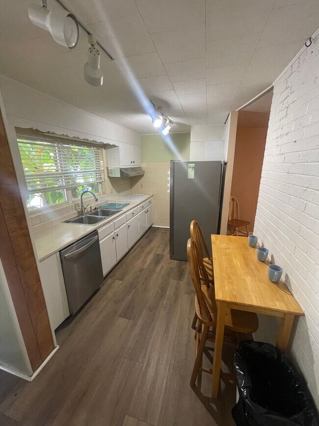 Building Photo - Oak Ridge 37830 - 4 bedroom 2 bath home - ...