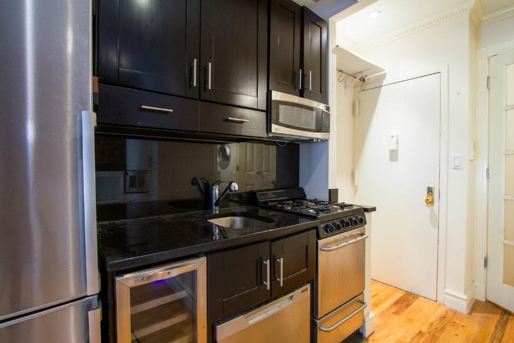 Building Photo - 221 Mott St