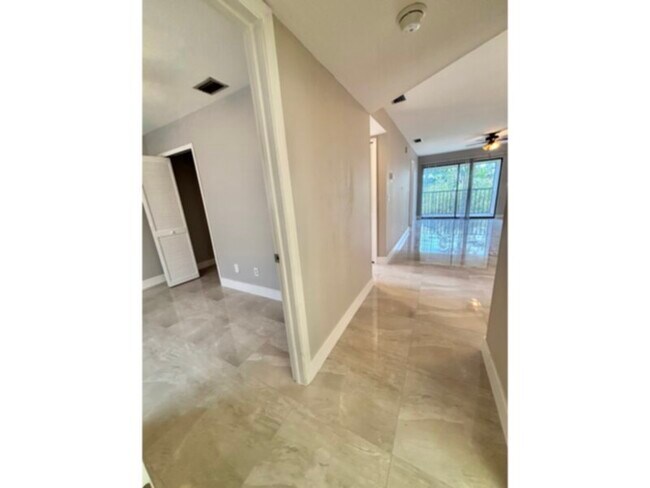 Foto del edificio - 2 Bedroom 2 Bath Apartments! Multiple Unit...