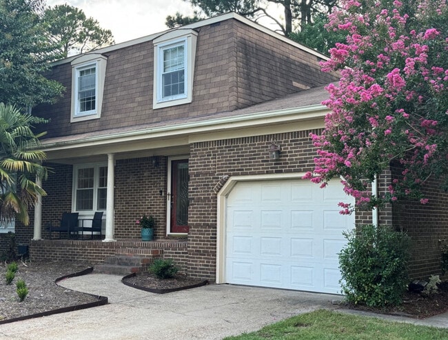 Building Photo - 723 Sir Walter Cir