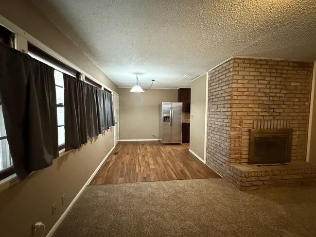 Building Photo - Enjoy your new 2 bedroom , 1 bath home wit...