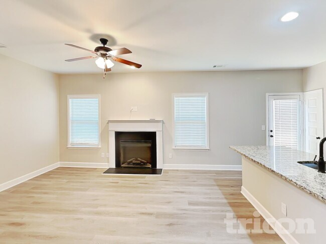 Foto del edificio - 498 Kirkland Dr