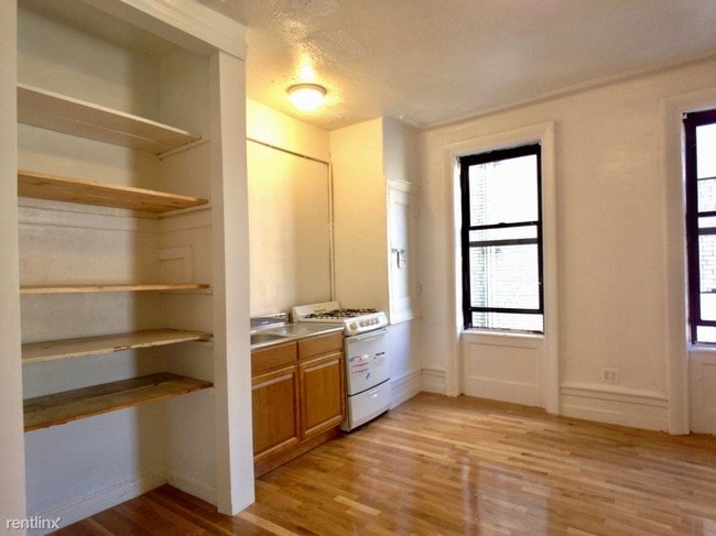 Building Photo - 520 Manhattan Ave